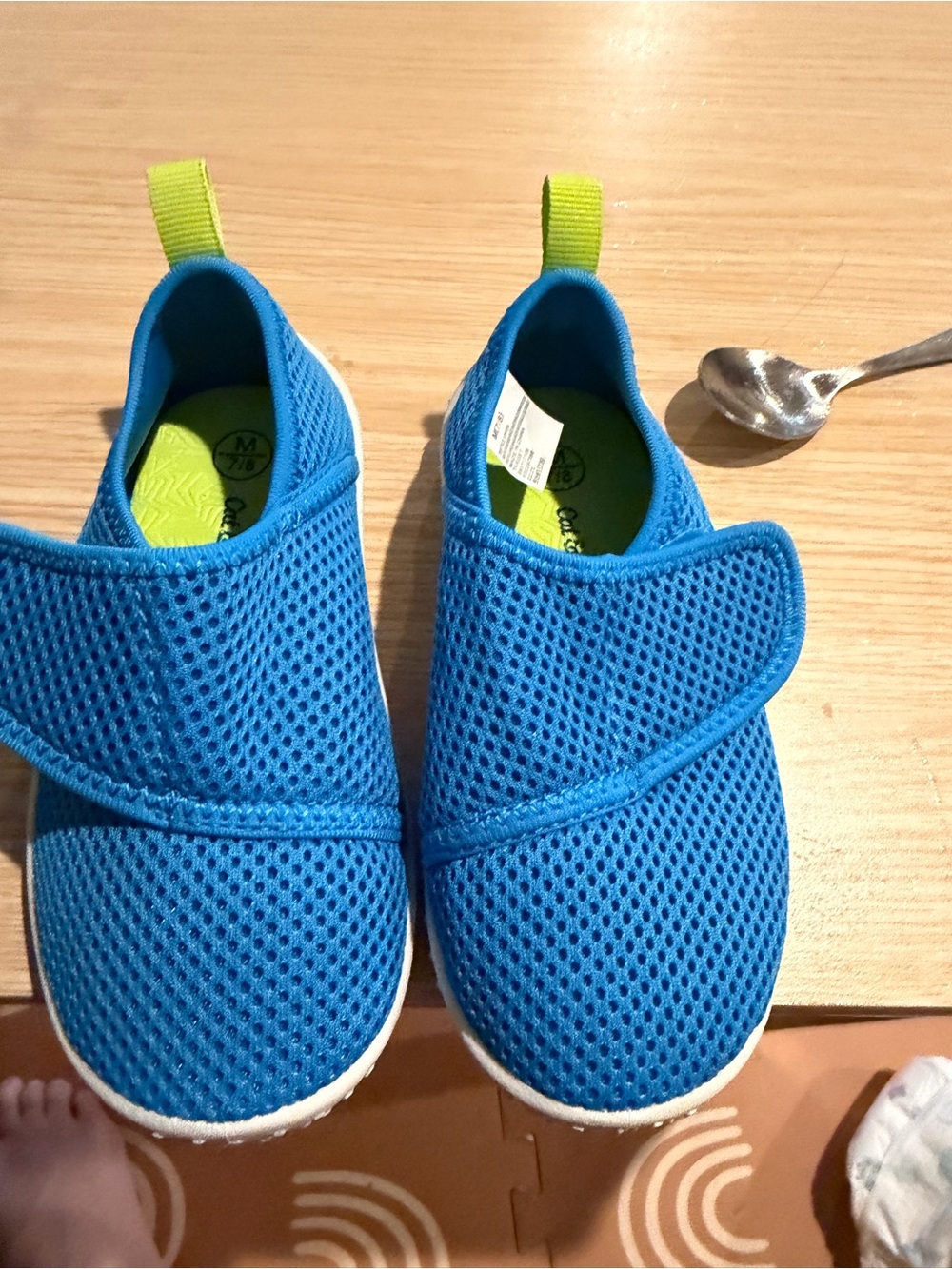 Cat & Jack Blue Mesh Water Shoes with Lime Pull Tabs